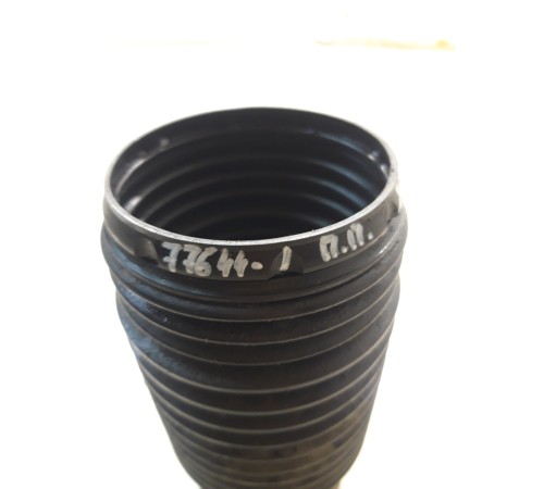 пыльник стойки амортизатора(передний правый)