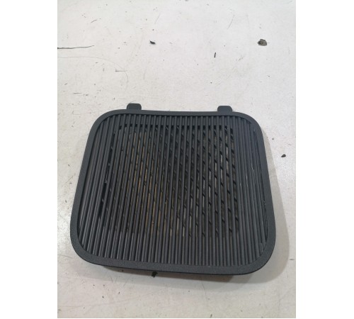 Накладка обшивки багажника левая