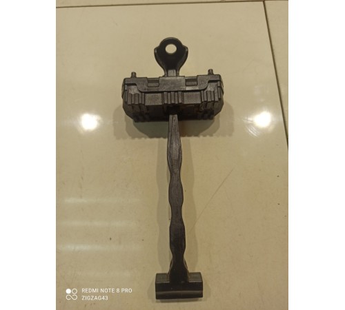 Ограничитель двери (передний, левый)