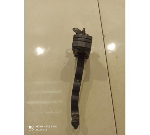 Ограничитель двери (передний, левый)