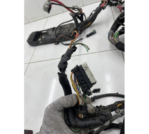 Электропроводка с монтажным блоком