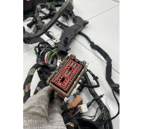 Электропроводка с монтажным блоком