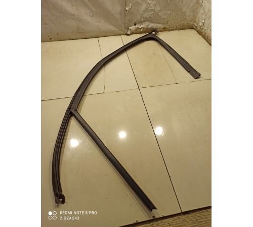 Уплотнитель стекла(передний правый)