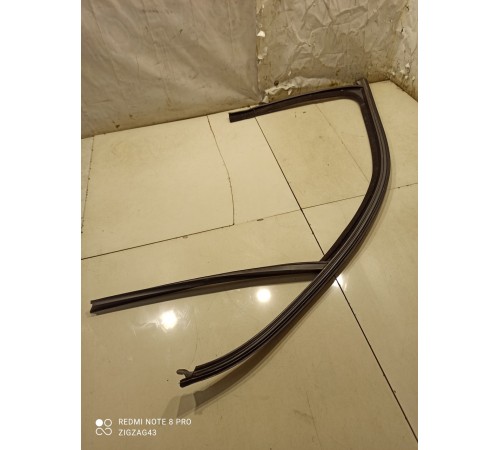 Уплотнитель стекла(передний правый)