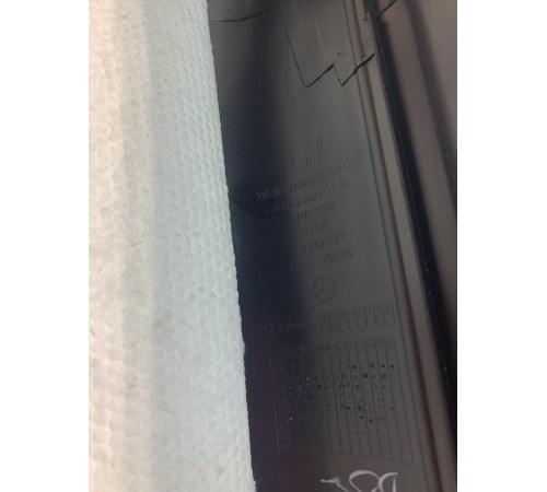 Внутренняя накладка порога (передняя левая)