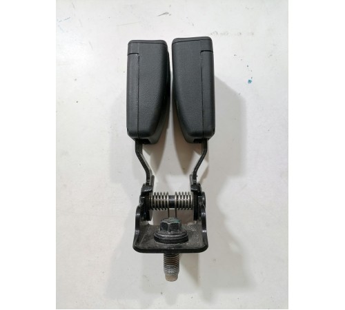 Ответная часть заднего ремня безопасности