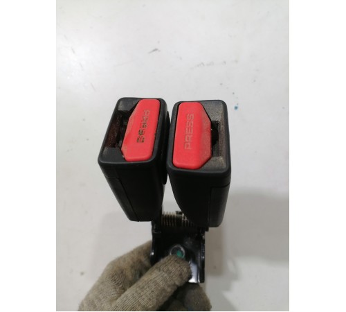 Ответная часть заднего ремня безопасности