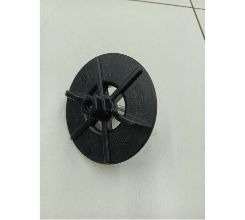 Болт крепления запасного колеса