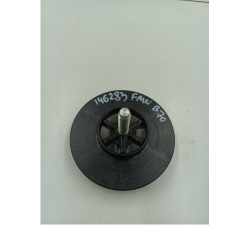 Болт крепления запасного колеса