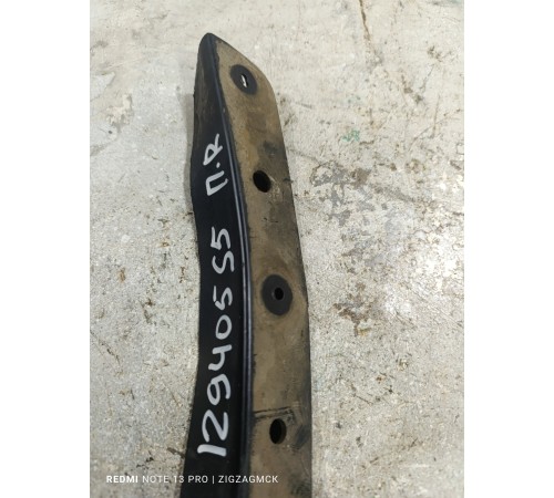 Брызговик передний правый