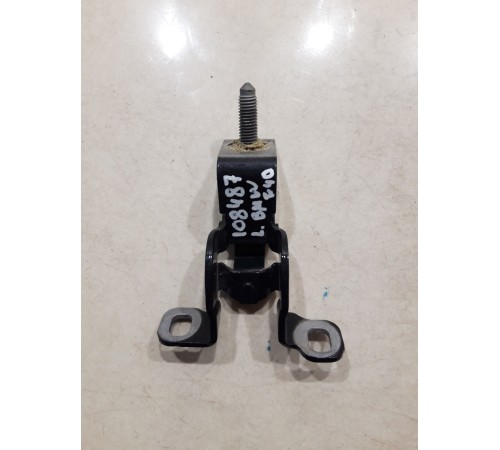 Петля крышки багажника(левая)