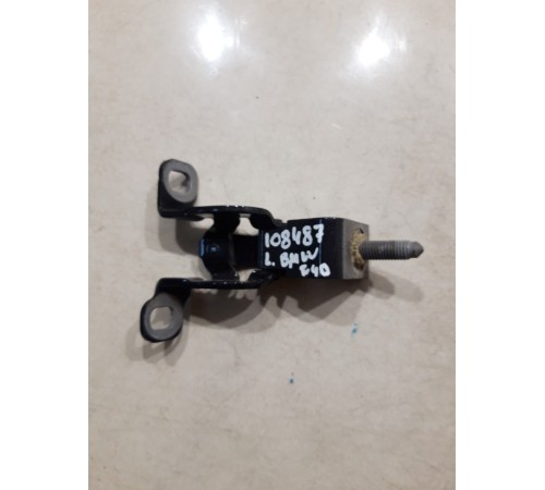 Петля крышки багажника(левая)