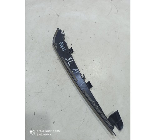 Кронштейн уплотнителя двери задний левый