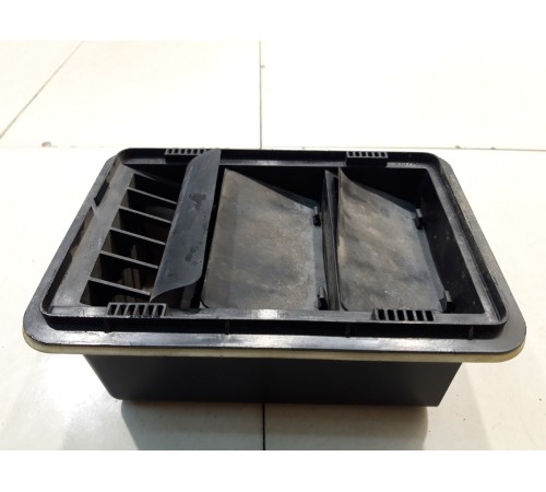 Вентиляционная решётка (задняя, правая)