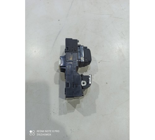 Кнопка стеклоподъемника (задняя правая)