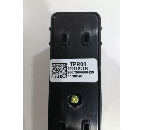 Кнопка стеклоподьемника задняя правая