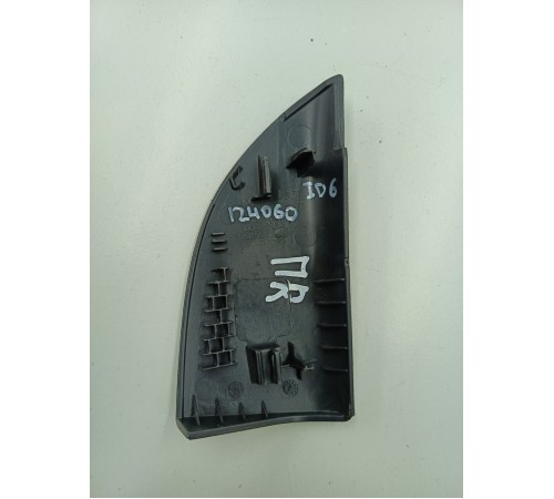 Накладка пластик передняя правая