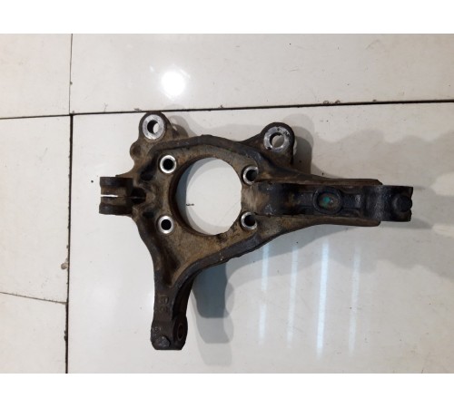 Кулак поворотный передний правый