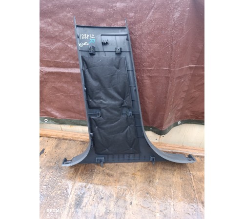 Накладка центральной стойки правая нижняя