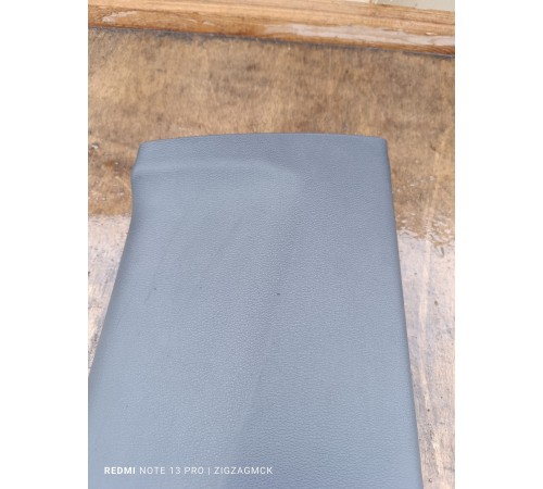 Накладка центральной стойки правая нижняя