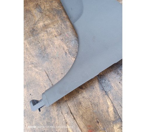 Накладка центральной стойки правая нижняя