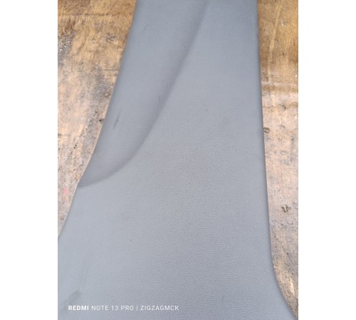 Накладка центральной стойки правая нижняя