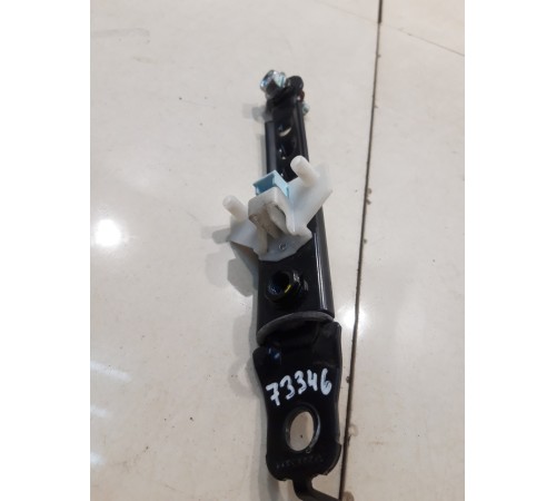 крепление регулировки ремня безопасности (переднее правое)