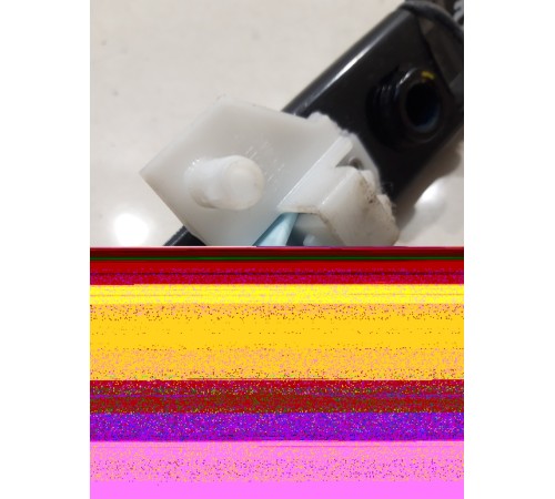 крепление регулировки ремня безопасности (переднее правое)