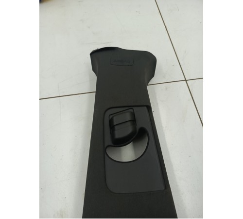 Обшивка центральной стойки левая верхняя