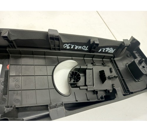 Обшивка центральной стойки левая верхняя