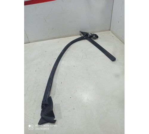 Уплотнитель стекла двери (передний левый)