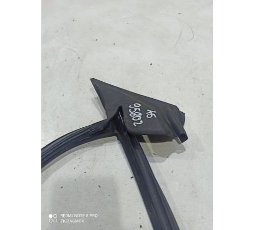 Уплотнитель стекла двери (передний левый)