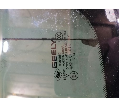 Глухое стекло заднее правое