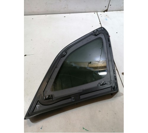 Глухое стекло заднее правое