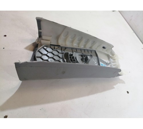 Обшивка центральной стойки правая верхняя