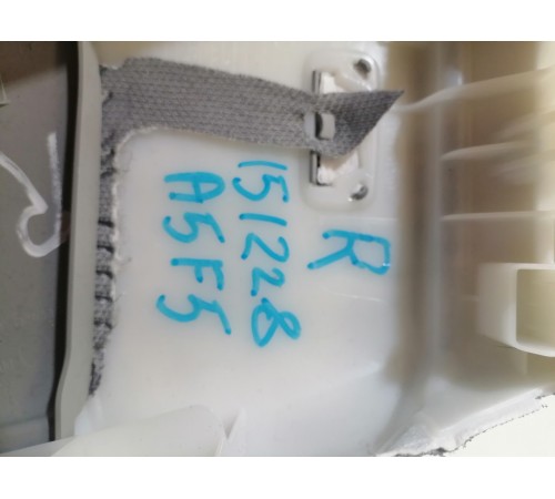 Обшивка центральной стойки правая верхняя