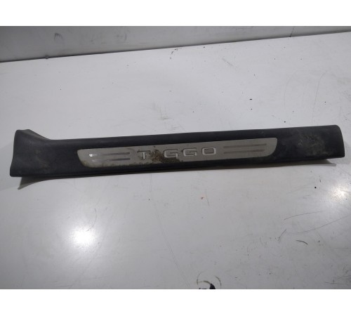 Накладка порога (передняя левая)