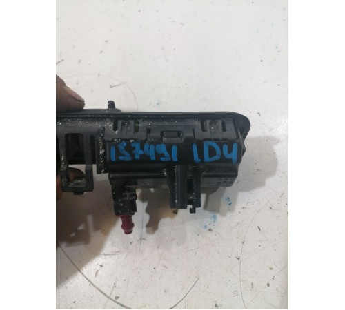 Кнопка открывания багажника