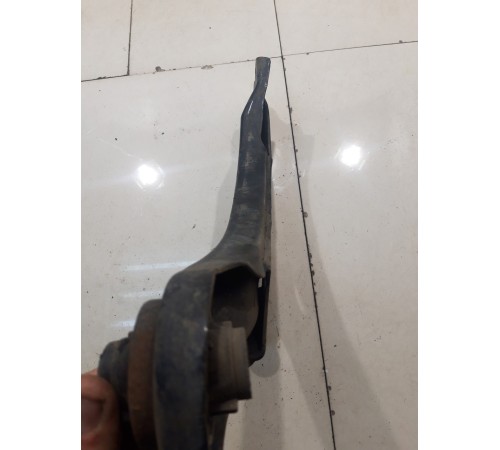 Рычаг передний правый