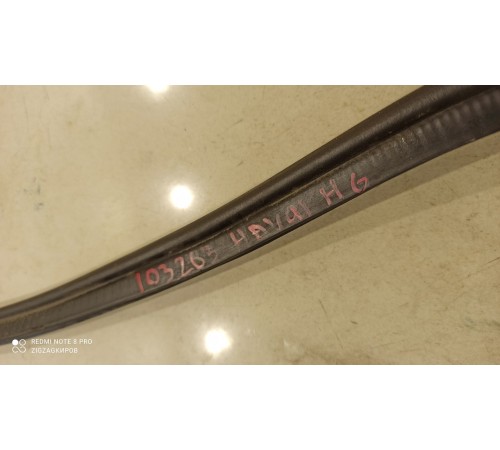 Уплотнитель капота