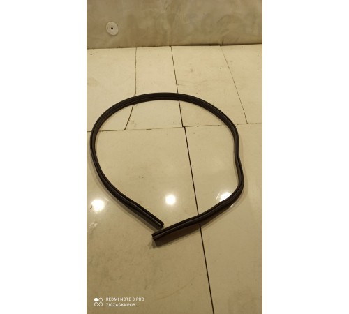 Уплотнитель капота