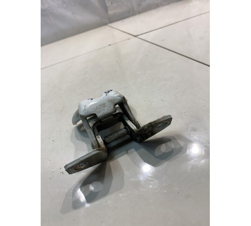 Петля двери (задняя, левая, верхняя)