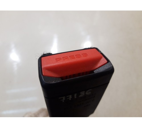 Ответная часть ремня безопасности(задняя левая)