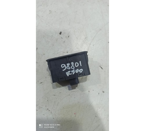 Кнопка закрывания багажника