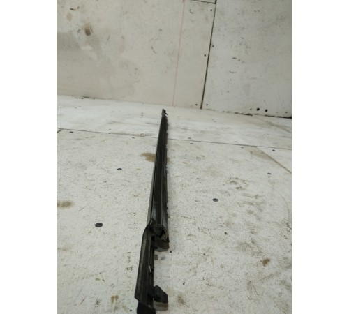 Молдинг стекла задний правый