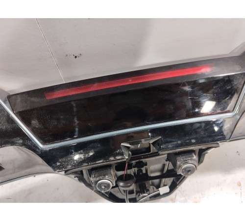 Спойлер крышки багажника