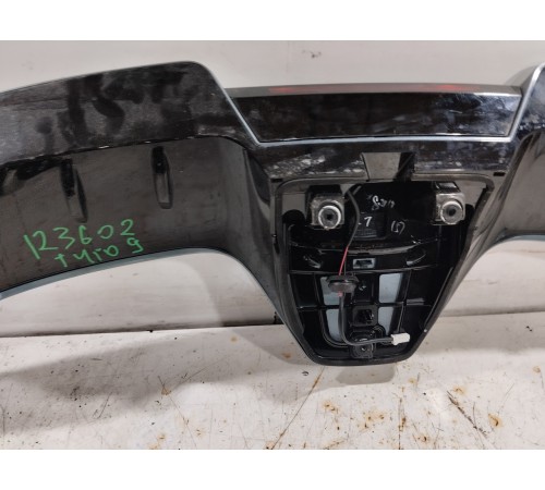 Спойлер крышки багажника