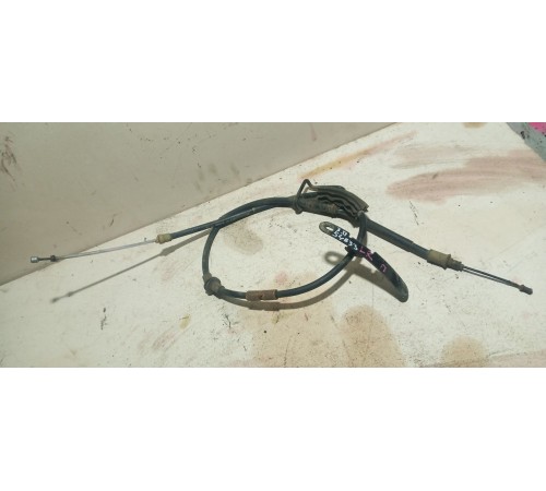 Трос стояночного тормоза правый