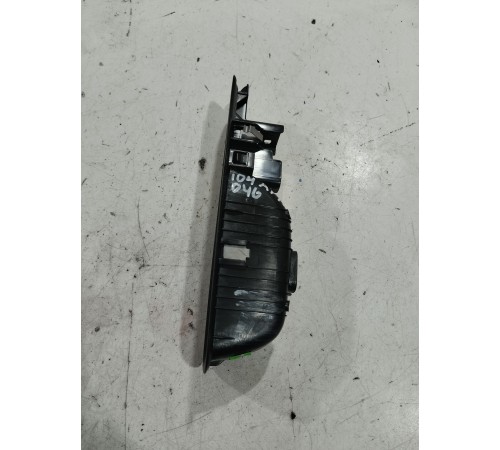 Накладка кнопки стеклоподъёмника (задняя правая)