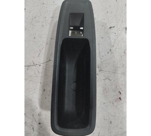 Накладка кнопки стеклоподъёмника (задняя правая)